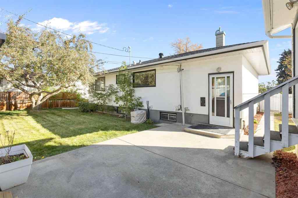 MLS® A2264077 - 58 Kingsland Place SW in Kingsland Calgary, Residential