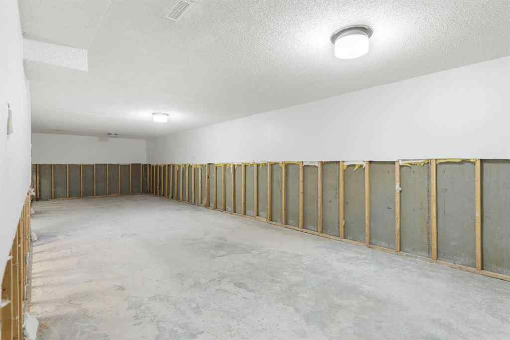 MLS® A2264077 - 58 Kingsland Place SW in Kingsland Calgary, Residential