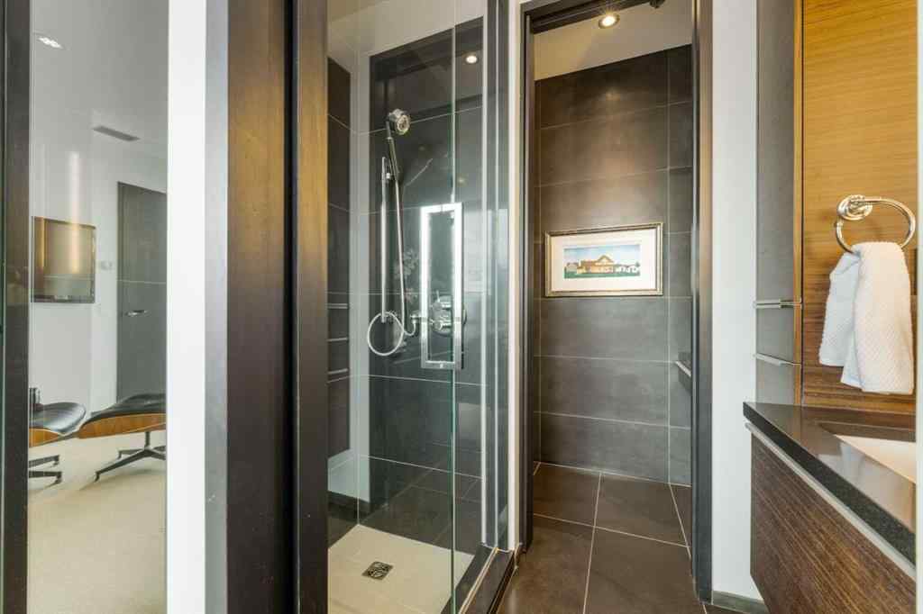 MLS® A2264092 - Unit #2004 108 9th Avenue SW in Downtown Commercial Core Calgary, Residential