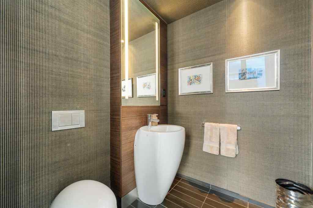 MLS® A2264092 - Unit #2004 108 9th Avenue SW in Downtown Commercial Core Calgary, Residential