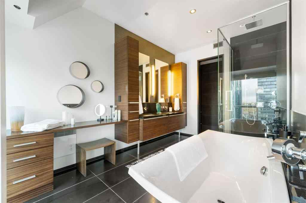 MLS® A2264092 - Unit #2004 108 9th Avenue SW in Downtown Commercial Core Calgary, Residential