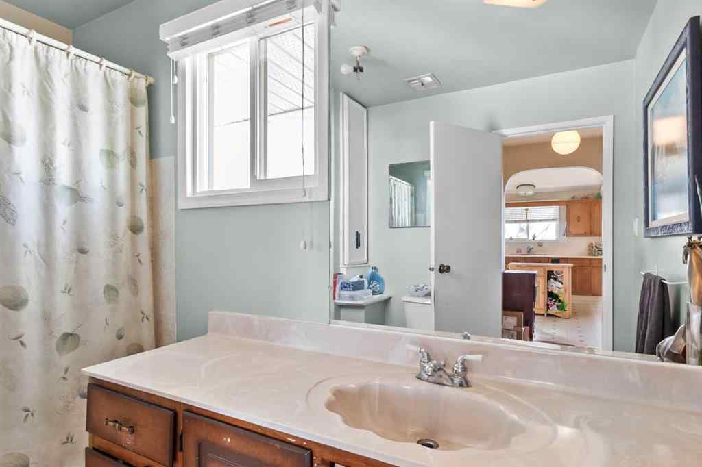 MLS® A2264095 - 1044 West Chestermere Drive   in NONE Chestermere, Residential