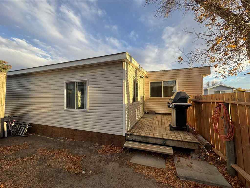 MLS® A2264098 - 267 Fleet Street SW in SW Hill Medicine Hat, Mobile