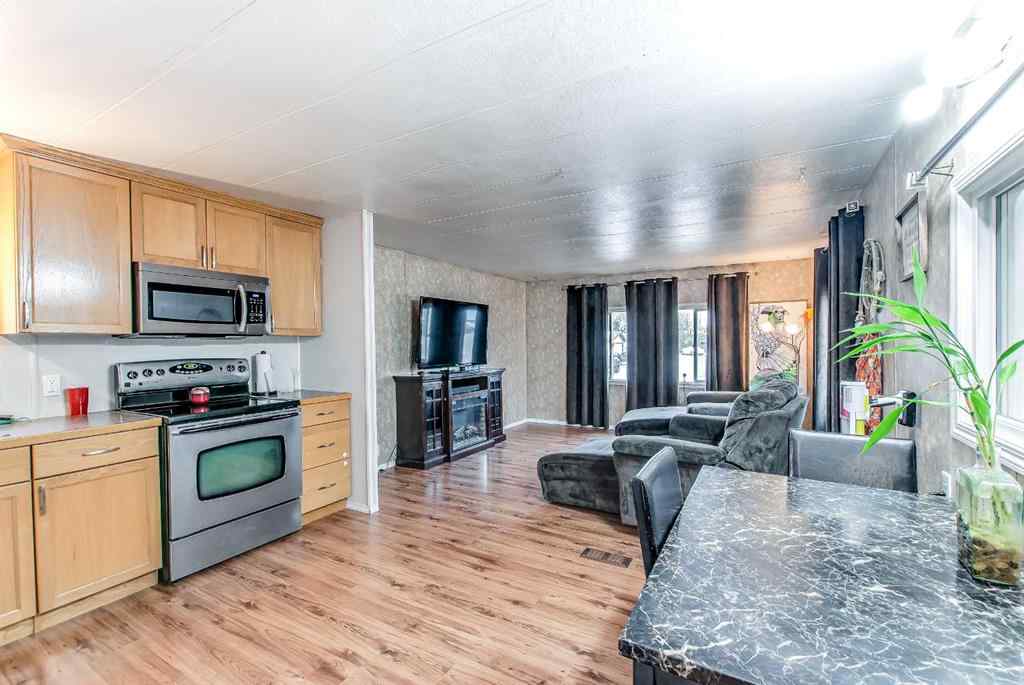 MLS® A2264098 - 267 Fleet Street SW in SW Hill Medicine Hat, Mobile