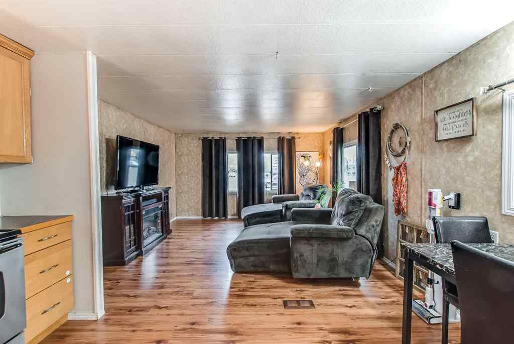 MLS® A2264098 - 267 Fleet Street SW in SW Hill Medicine Hat, Mobile