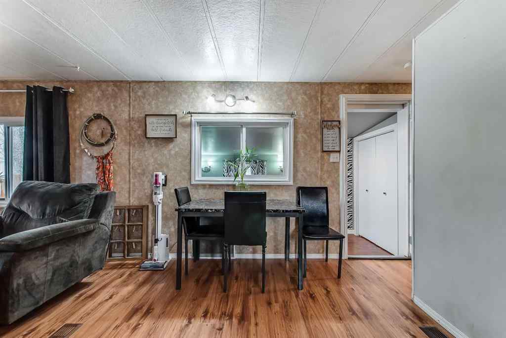 MLS® A2264098 - 267 Fleet Street SW in SW Hill Medicine Hat, Mobile