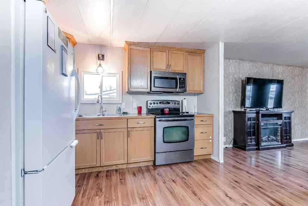 MLS® A2264098 - 267 Fleet Street SW in SW Hill Medicine Hat, Mobile