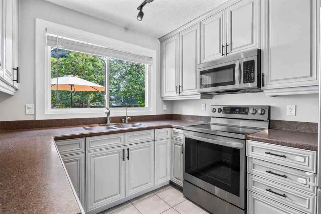 MLS® A2264112 - 16 Deer Ridge Court SE in Deer Ridge Calgary, Residential