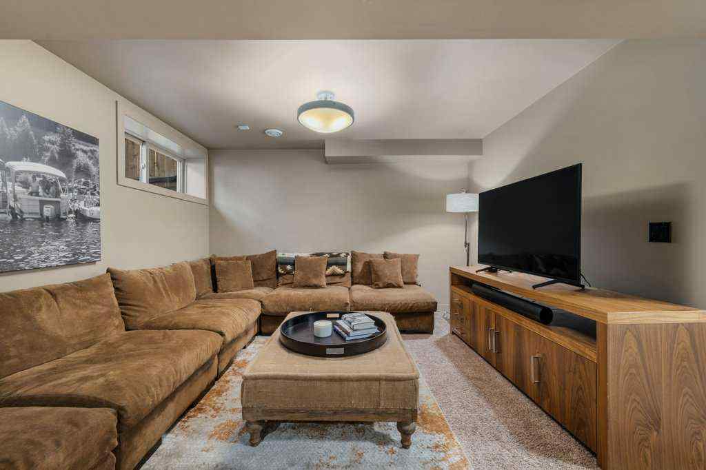 MLS® A2264115 - Unit #2 1926 36 Street SW in Killarney/Glengarry Calgary, Residential