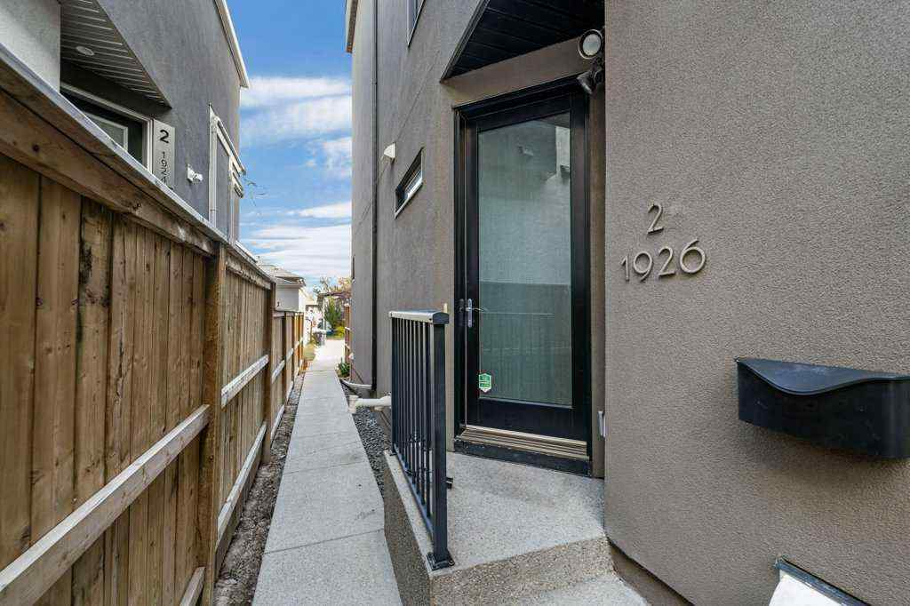 MLS® A2264115 - Unit #2 1926 36 Street SW in Killarney/Glengarry Calgary, Residential