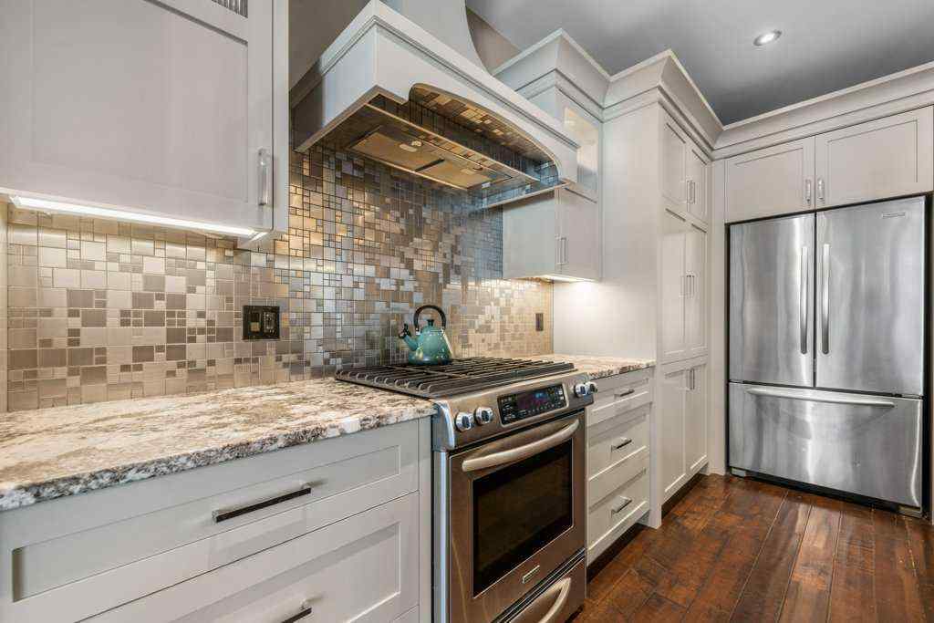 MLS® A2264115 - Unit #2 1926 36 Street SW in Killarney/Glengarry Calgary, Residential