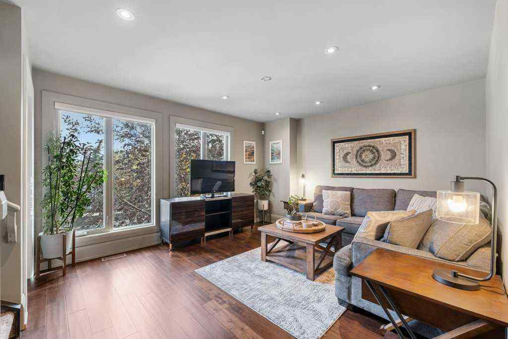 MLS® A2264115 - Unit #2 1926 36 Street SW in Killarney/Glengarry Calgary, Residential