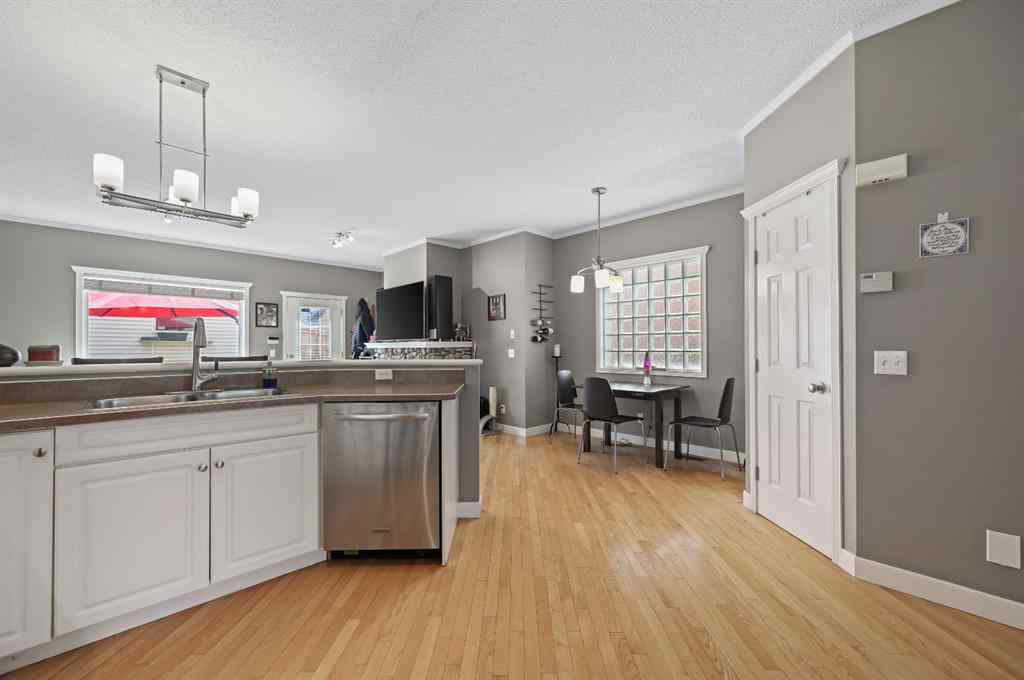 MLS® A2264116 - 2119 21 Avenue SW in Richmond Calgary, Residential