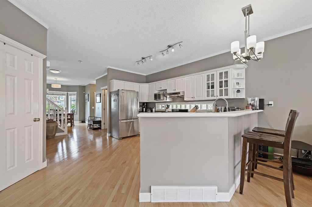 MLS® A2264116 - 2119 21 Avenue SW in Richmond Calgary, Residential