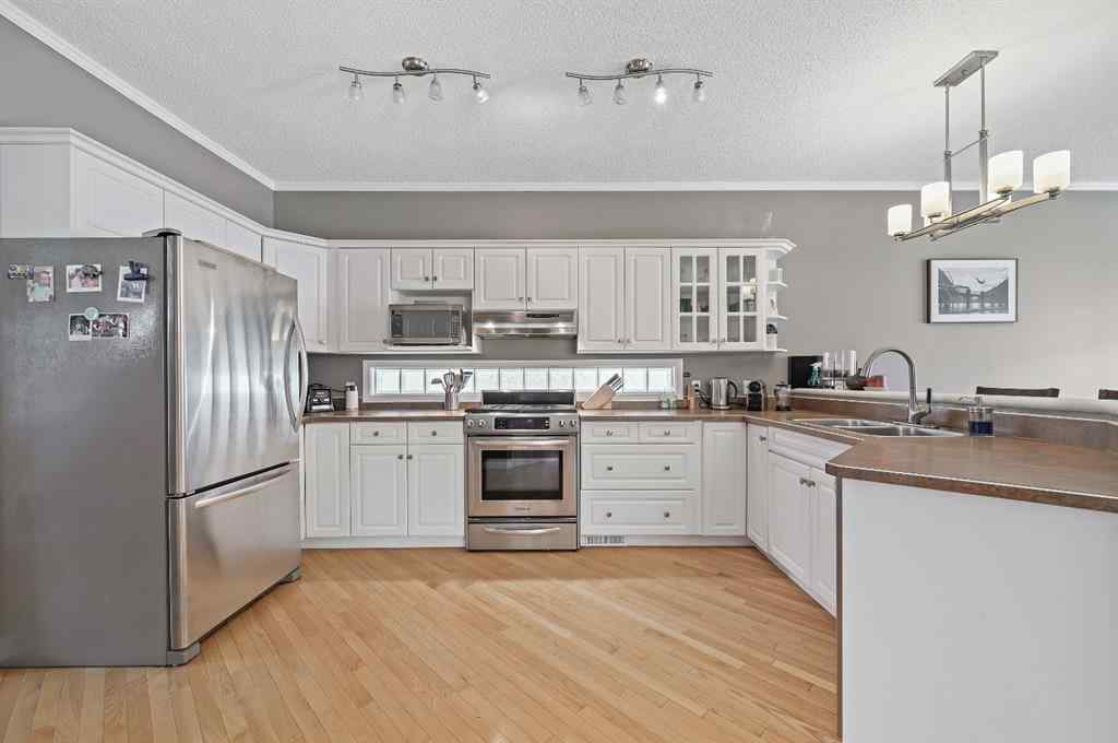 MLS® A2264116 - 2119 21 Avenue SW in Richmond Calgary, Residential