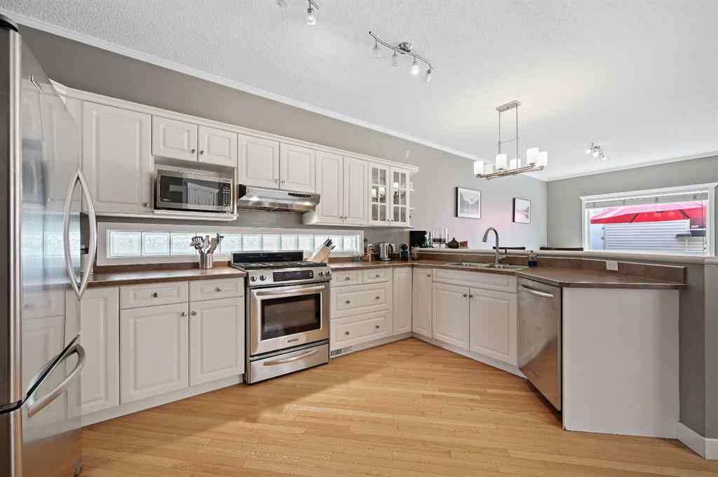 MLS® A2264116 - 2119 21 Avenue SW in Richmond Calgary, Residential