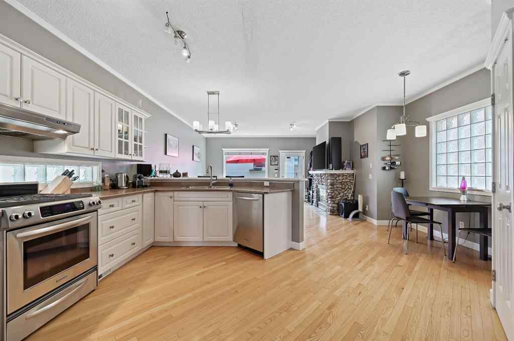 MLS® A2264116 - 2119 21 Avenue SW in Richmond Calgary, Residential