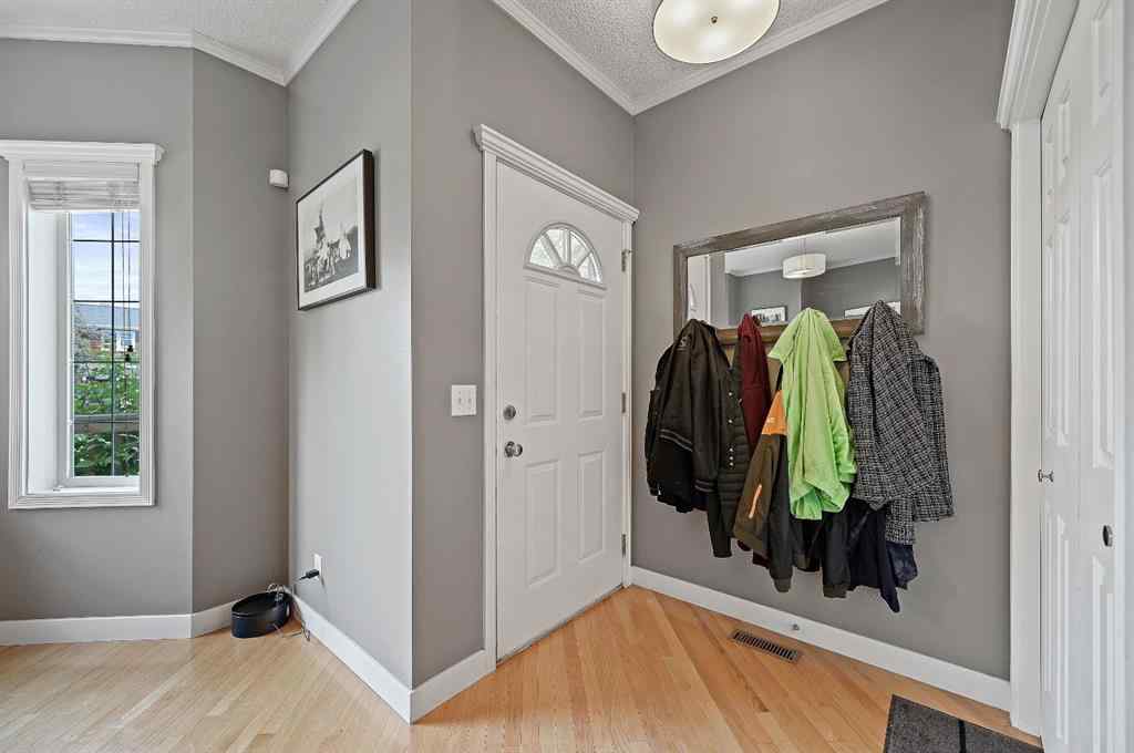 MLS® A2264116 - 2119 21 Avenue SW in Richmond Calgary, Residential