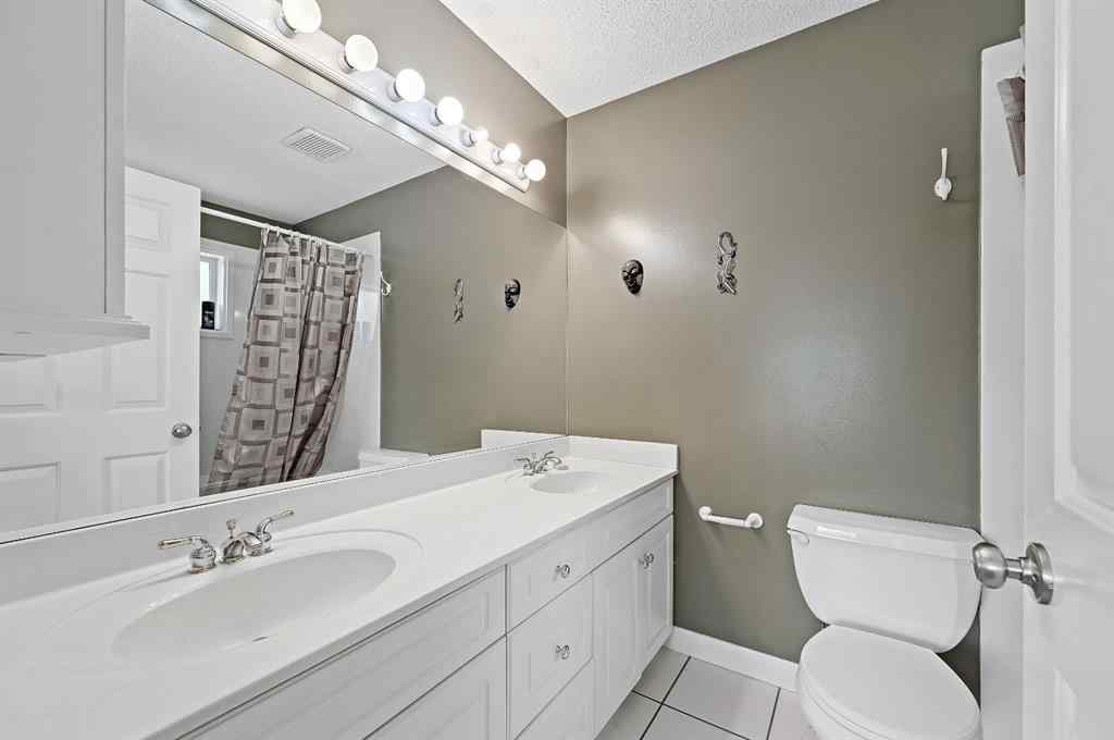 MLS® A2264116 - 2119 21 Avenue SW in Richmond Calgary, Residential