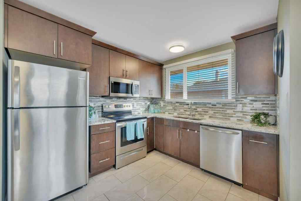 MLS® A2264121 - 11 Fir Street  in Fairview Red Deer, Residential