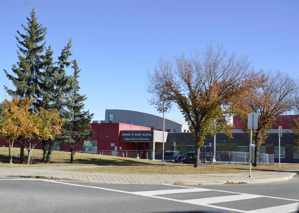 MLS® A2264129 - 12 Shawbrooke Court SW in Shawnessy Calgary, Residential