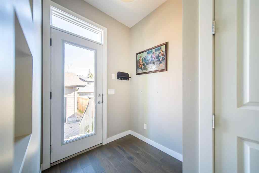 MLS® A2264133 - 3524 41 Street SW in Glenbrook Calgary, Residential