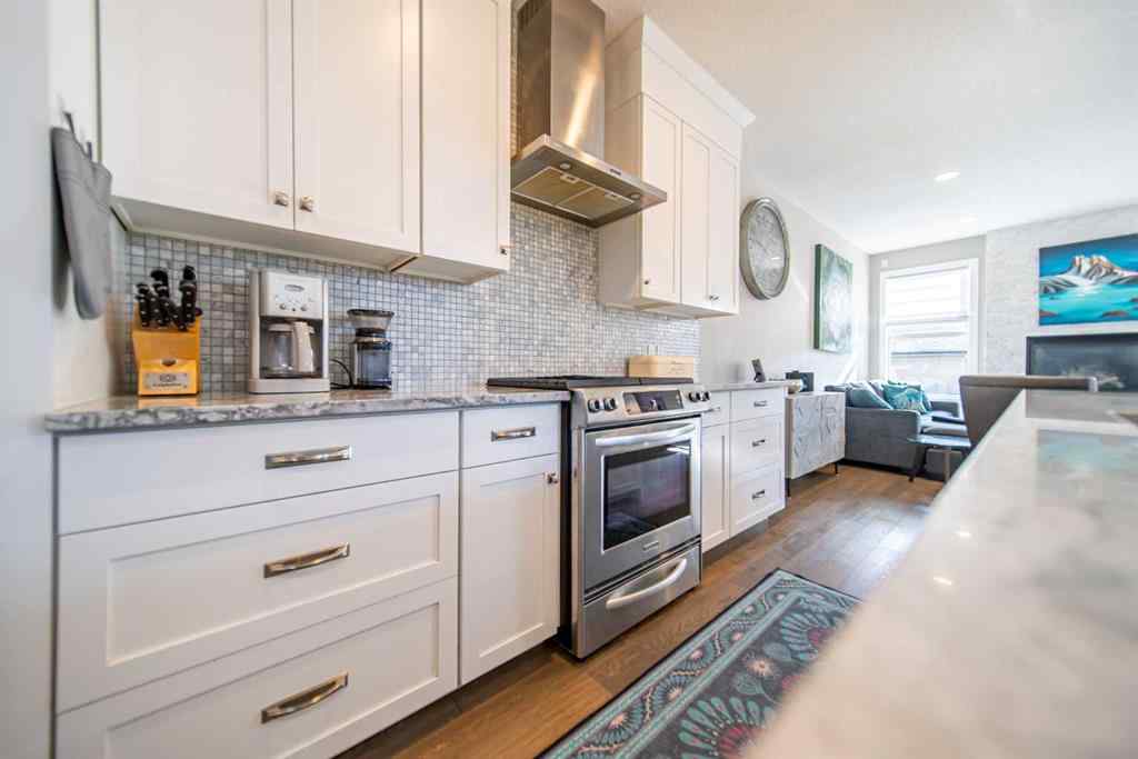 MLS® A2264133 - 3524 41 Street SW in Glenbrook Calgary, Residential