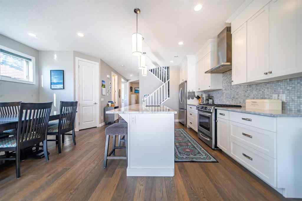 MLS® A2264133 - 3524 41 Street SW in Glenbrook Calgary, Residential