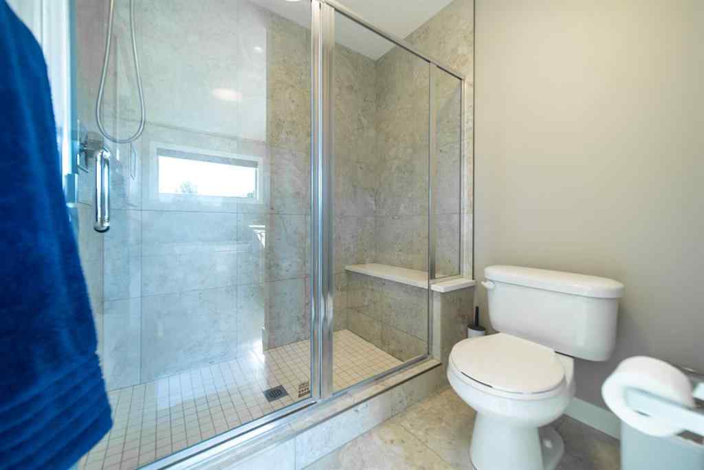 MLS® A2264133 - 3524 41 Street SW in Glenbrook Calgary, Residential