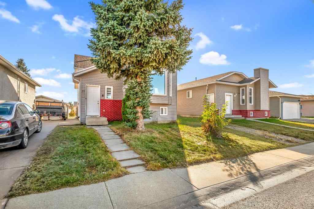 MLS® A2264135 - 57 Martinview Crescent NE in Martindale Calgary, Residential
