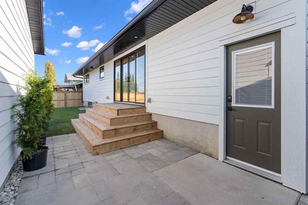 MLS® A2264147 - 1275 Lake Sundance Crescent SE in Lake Bonavista Calgary, Residential