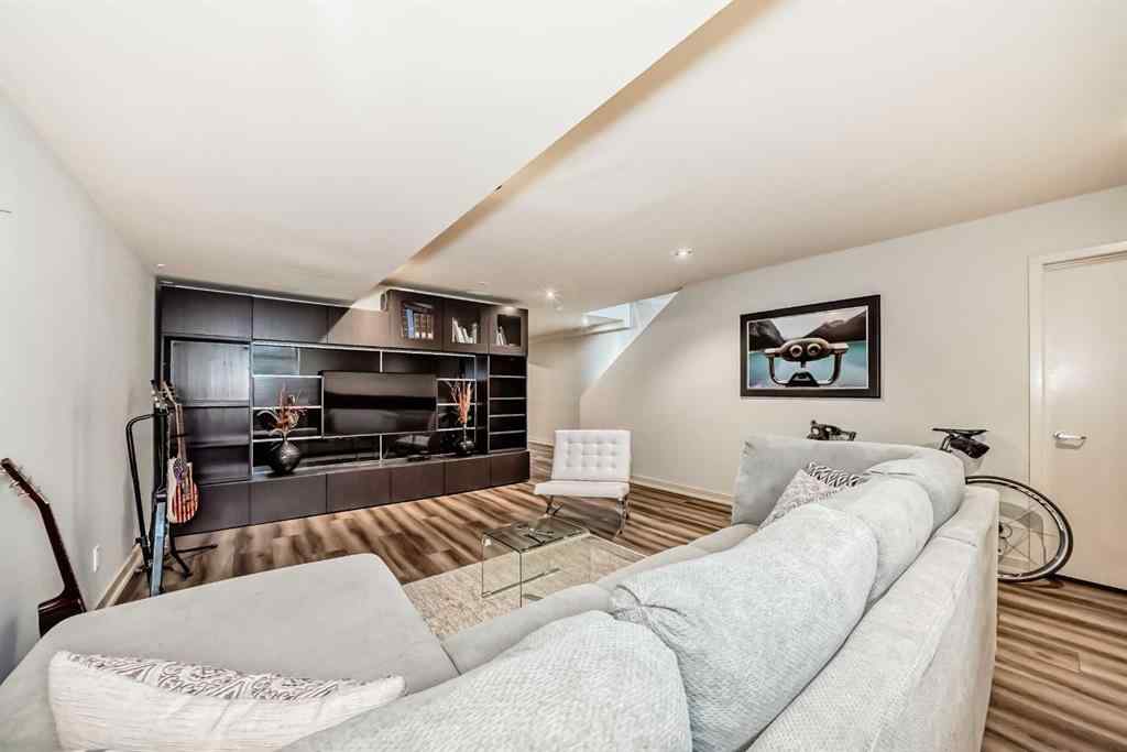 MLS® A2264149 - 2132 27 Avenue SW in Richmond Calgary, Residential