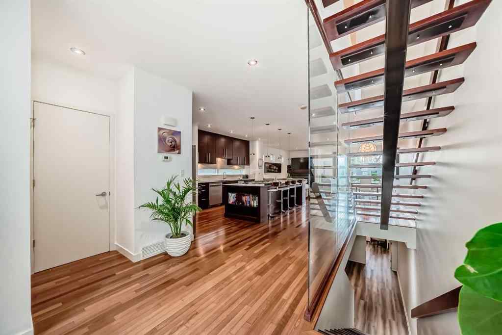 MLS® A2264149 - 2132 27 Avenue SW in Richmond Calgary, Residential