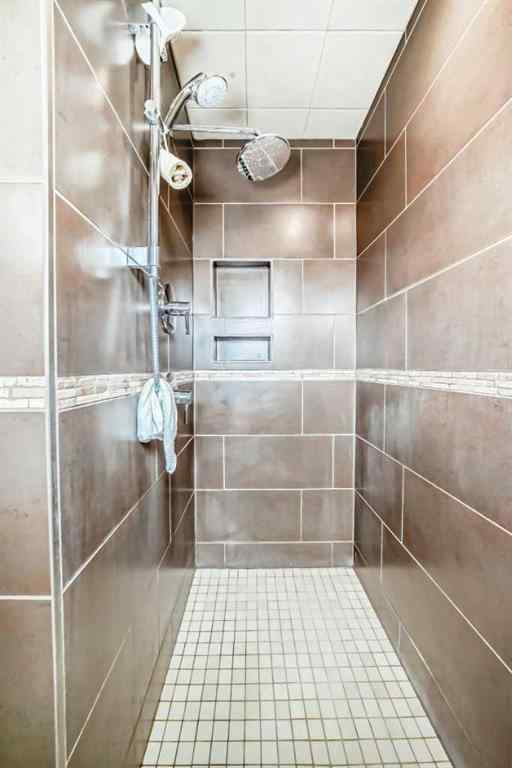 MLS® A2264149 - 2132 27 Avenue SW in Richmond Calgary, Residential