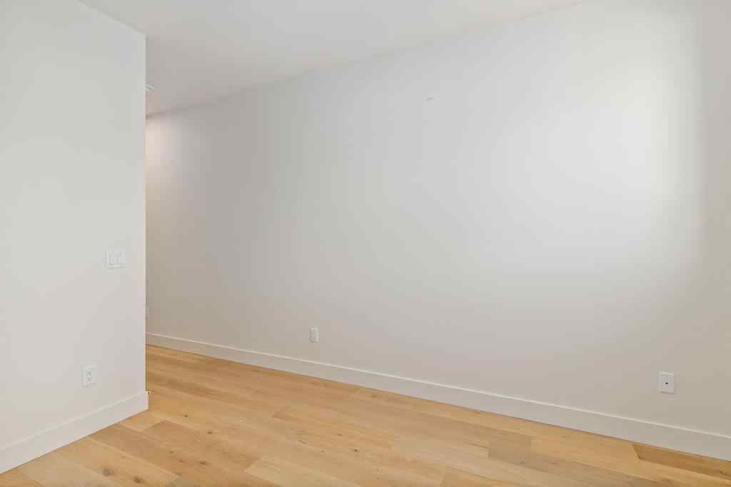 MLS® A2264155 - 727 15 Street NW in Hillhurst Calgary, Residential