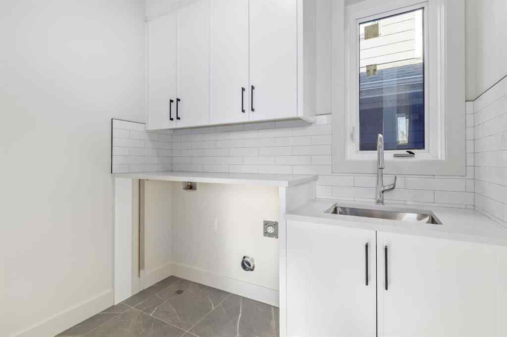 MLS® A2264155 - 727 15 Street NW in Hillhurst Calgary, Residential