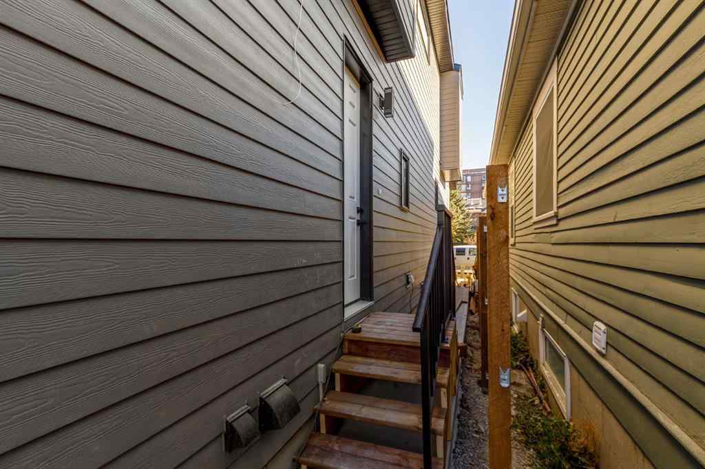 MLS® A2264155 - 727 15 Street NW in Hillhurst Calgary, Residential