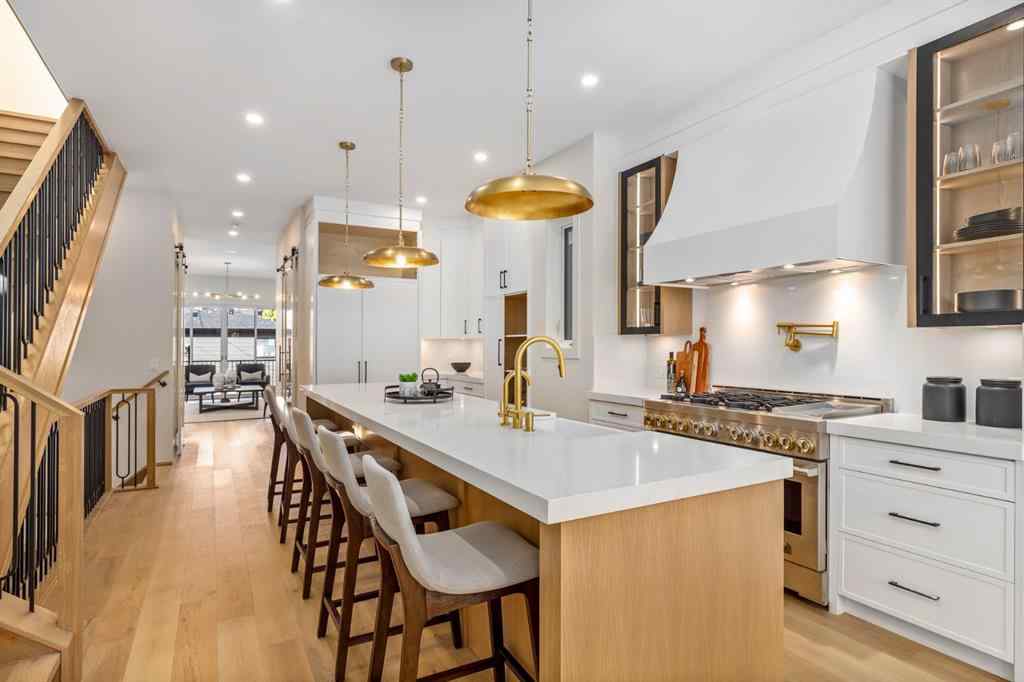 MLS® A2264155 - 727 15 Street NW in Hillhurst Calgary, Residential