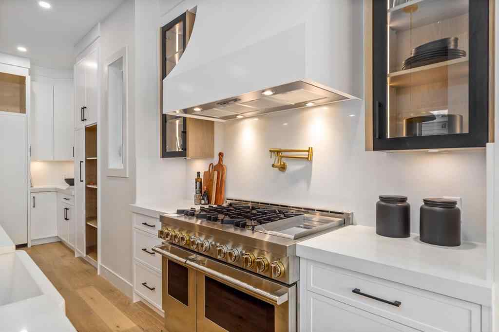 MLS® A2264155 - 727 15 Street NW in Hillhurst Calgary, Residential