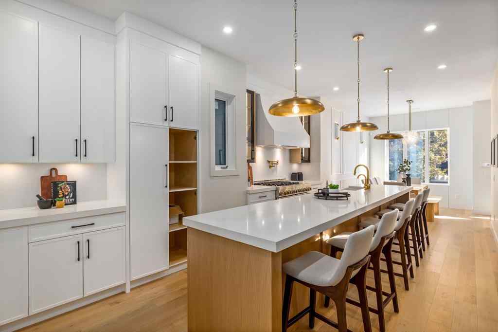 MLS® A2264155 - 727 15 Street NW in Hillhurst Calgary, Residential