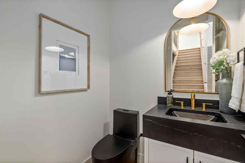 MLS® A2264155 - 727 15 Street NW in Hillhurst Calgary, Residential