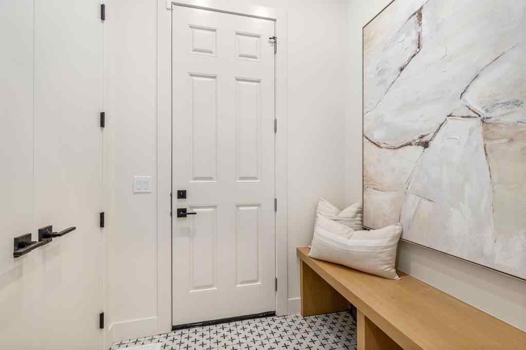 MLS® A2264155 - 727 15 Street NW in Hillhurst Calgary, Residential