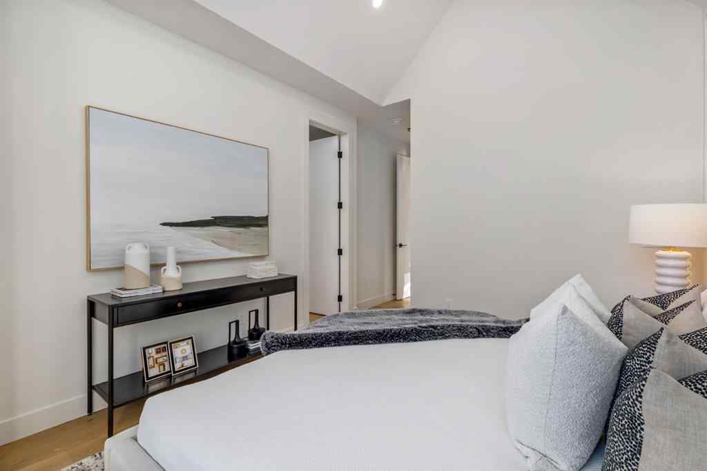 MLS® A2264155 - 727 15 Street NW in Hillhurst Calgary, Residential