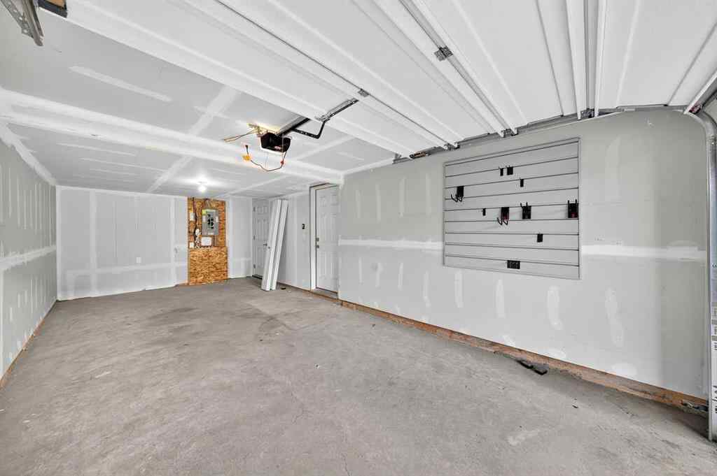 MLS® A2264158 - 675 South Point Heath SW in South Point Airdrie, Residential