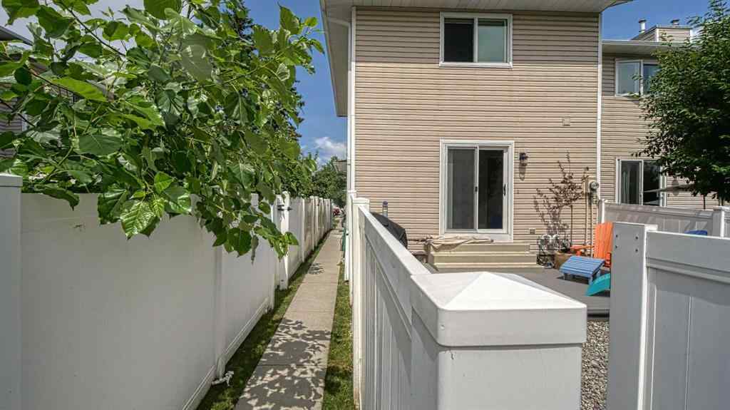 MLS® A2264163 - 123 Woodsman Lane SW in Woodbine Calgary, Residential