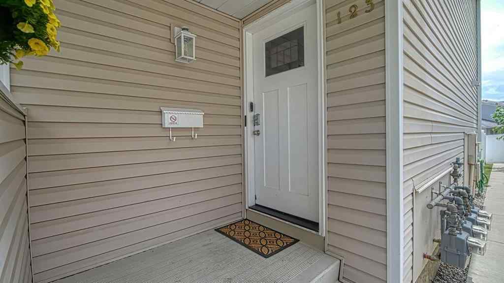 MLS® A2264163 - 123 Woodsman Lane SW in Woodbine Calgary, Residential