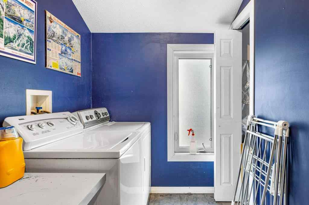 MLS® A2264167 - 412 Cougar Street  in NONE Banff, Residential