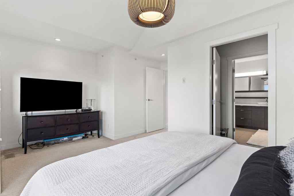 MLS® A2264172 - Unit #304 1818 14A Street SW in Bankview Calgary, Residential