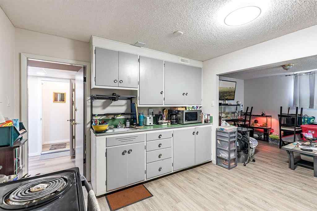 MLS® A2264173 - 241 11 Street SW in SW Hill Medicine Hat, Residential