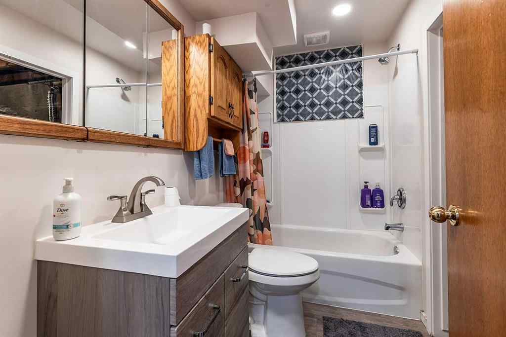 MLS® A2264173 - 241 11 Street SW in SW Hill Medicine Hat, Residential